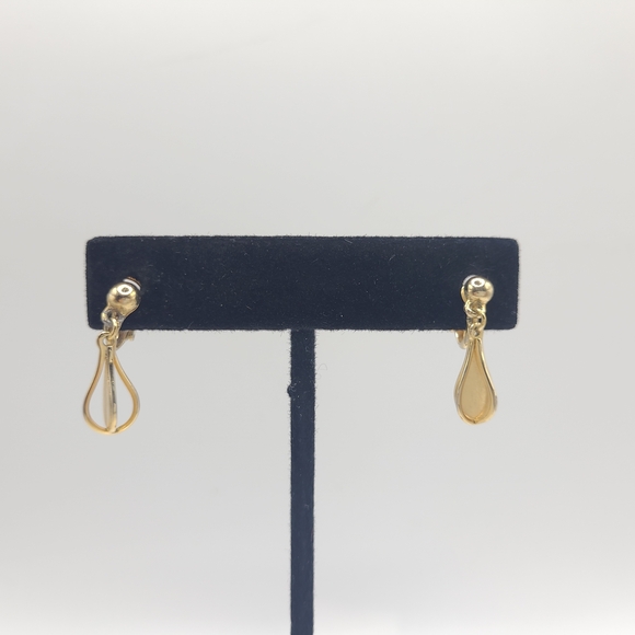 Vintage Gold Drop Clip on Earrings ☀️ 3/$40 - Picture 2 of 8